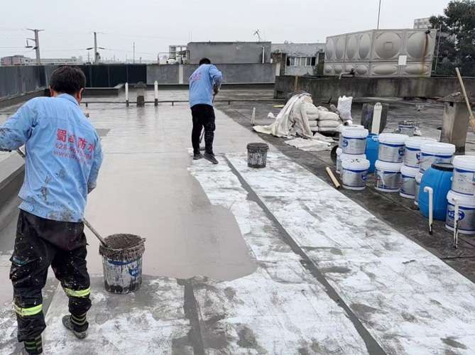 眾信塑膠屋頂SYR外露型無(wú)縫防水系統(tǒng)施工